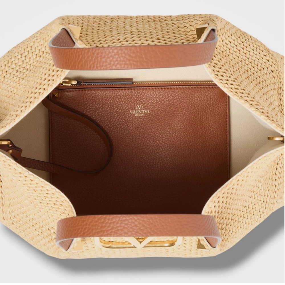 Valentino Garavani Vlogo straw medium tote - Picture 10 of 16